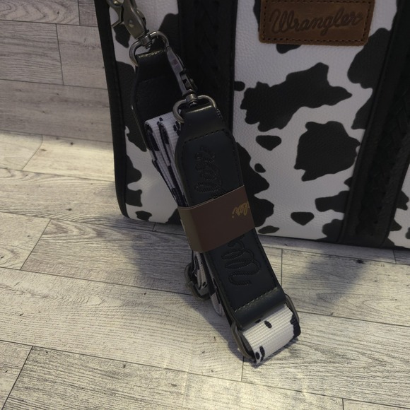 Wrangler Cow Print Concealed Carry Western Tote Crossbody Handbag - Picture 3 of 16